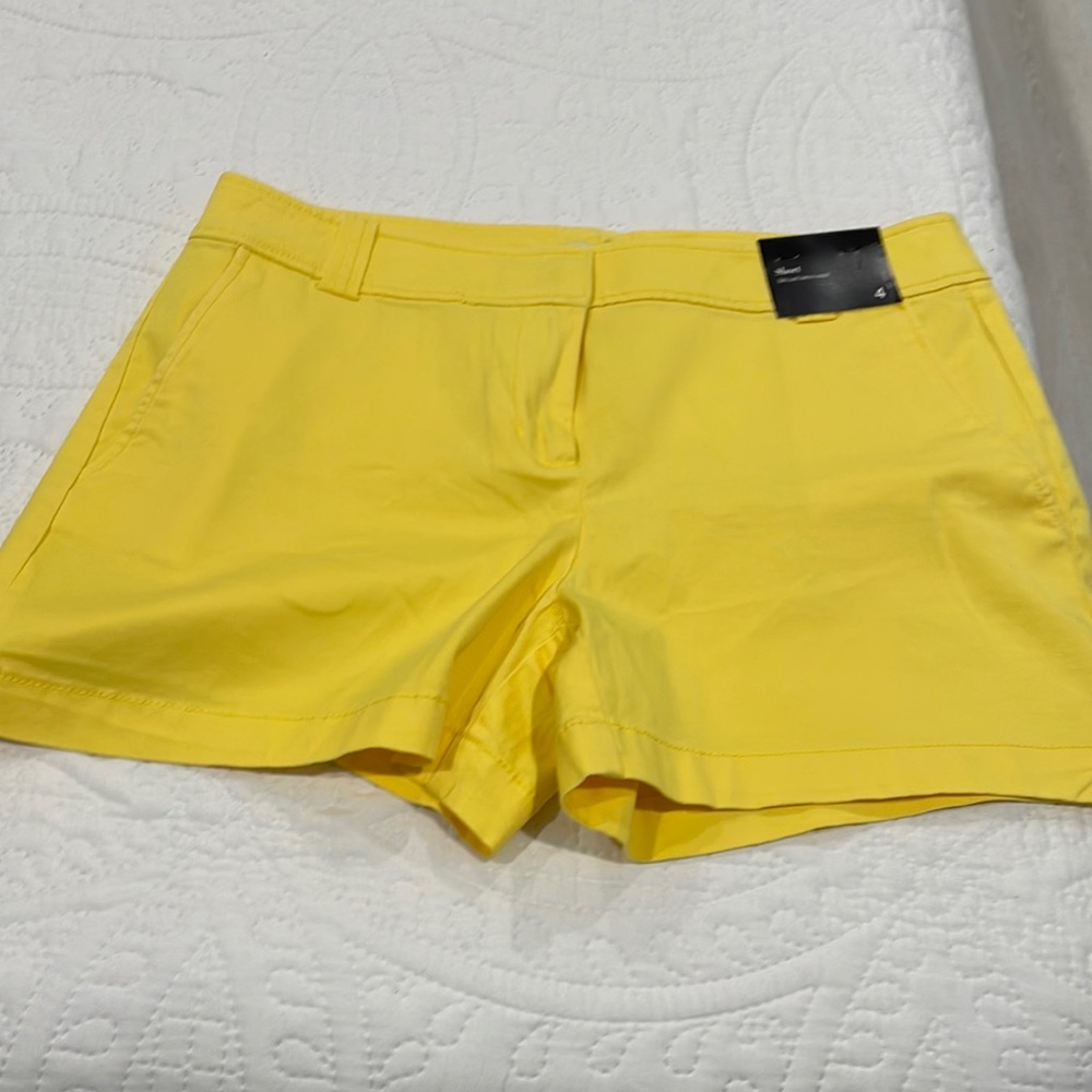 New York and company yellow short size 4